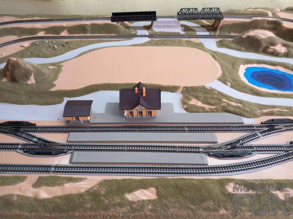 Detalle de los desvios, andenes y edificios