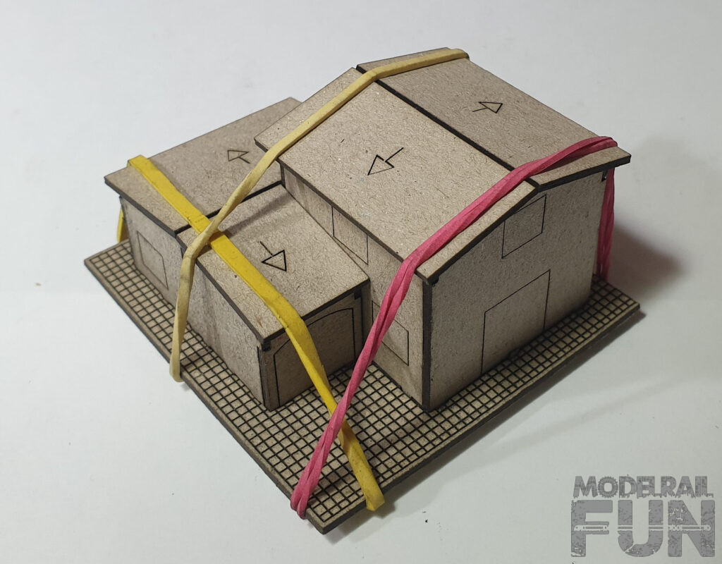 Caserio de carton cortado.Encolado total