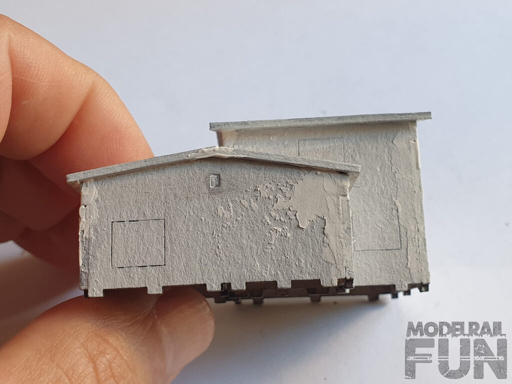 Caserío de cartón cortado. Enmasillado