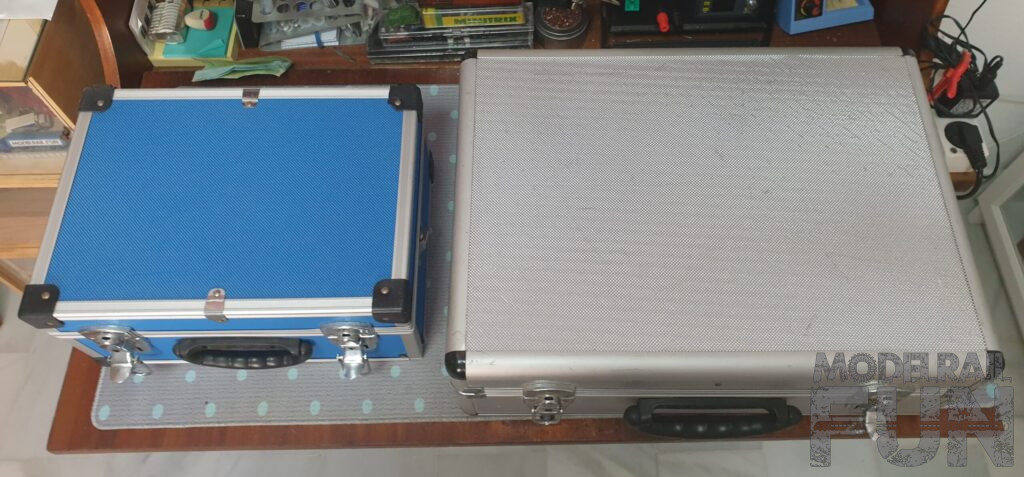 Bandeja para transportar trenes. maletines